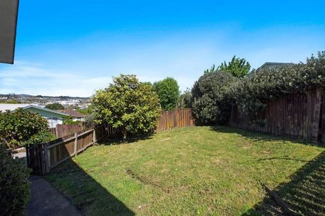 Photo of property in 17 Magdalen Place, West Harbour, Auckland, 0618