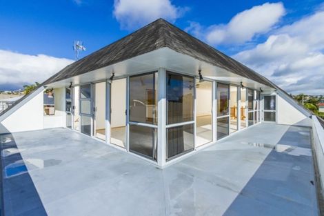 Photo of property in 77 Deep Creek Road, Waiake, Auckland, 0630