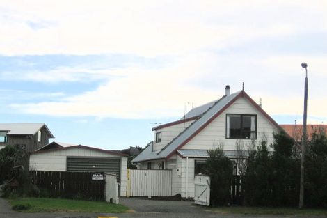 Photo of property in 9 Nuhaka Place, Paraparaumu Beach, Paraparaumu, 5032