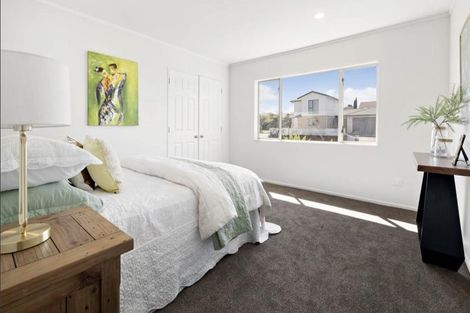 Photo of property in 1 Faldo Drive, Golflands, Auckland, 2013