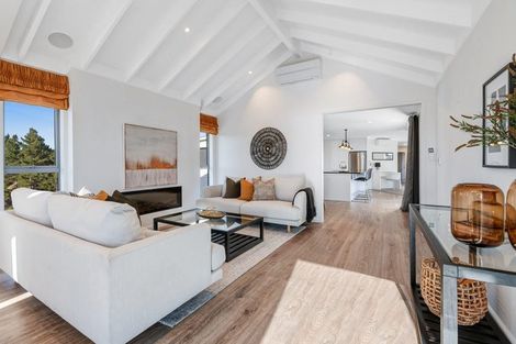 Photo of property in 1/4 Roberts Road, Matakatia, Whangaparaoa, 0930