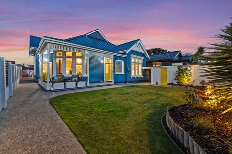 Photo of property in 127 Hargest Crescent, Saint Clair, Dunedin, 9012