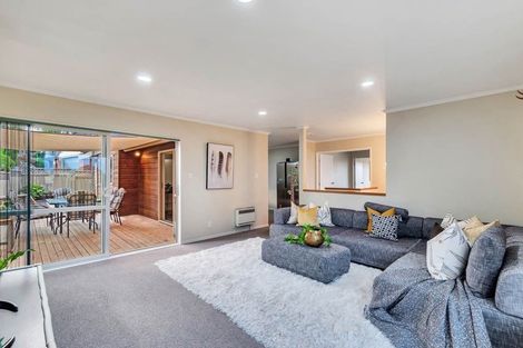 Photo of property in 3 San Fernando Way, Henderson, Auckland, 0612