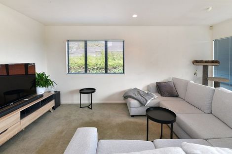 Photo of property in 3/275 East Coast Road, Mairangi Bay, Auckland, 0630