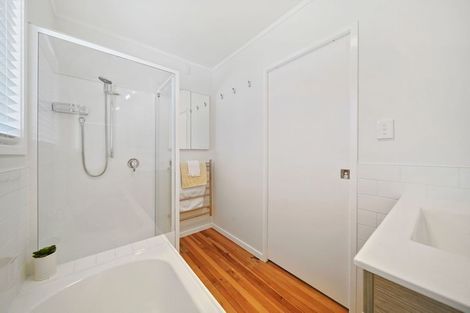 Photo of property in 6 Lynley Place, Pakuranga Heights, Auckland, 2010