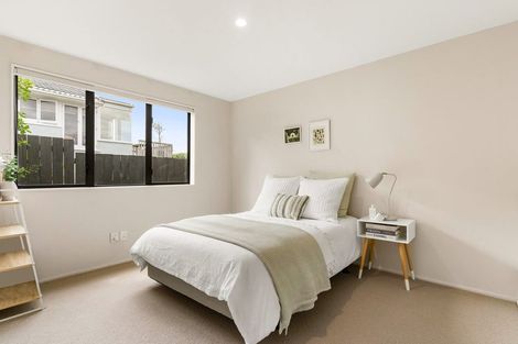 Photo of property in 122 Island Bay Road, Beach Haven, Auckland, 0626