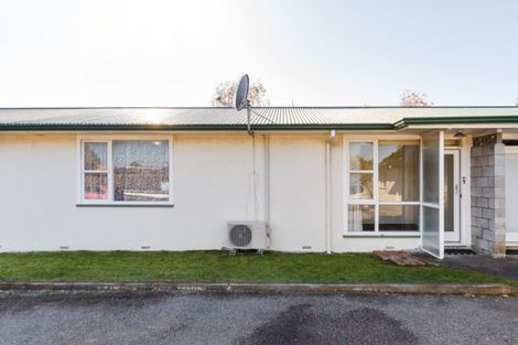 Photo of property in 4/93 Ruahine Street, Roslyn, Palmerston North, 4414