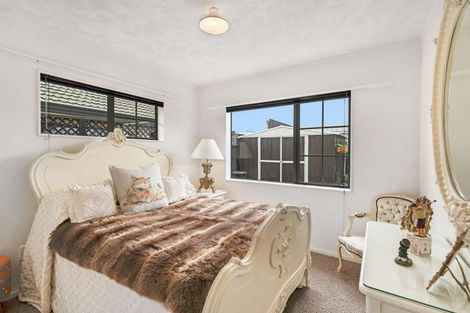 Photo of property in 6 Surrey Lane, Levin, 5510