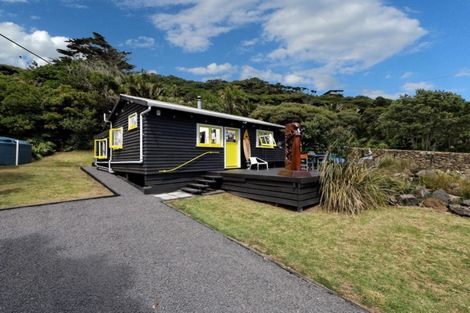 Photo of property in 29 Glenesk Road, Piha, New Lynn, 0772