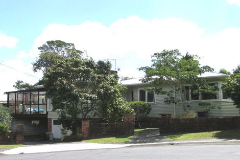 Photo of property in 5 Cronin Place, Beach Haven, Auckland, 0626