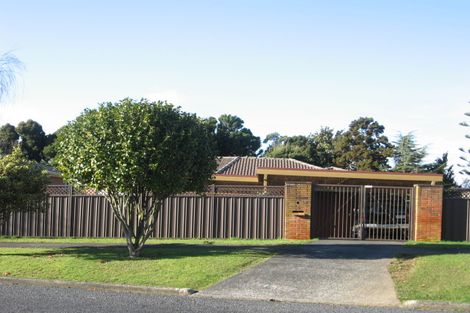 Photo of property in 92 Lawrence Crescent, Hillpark, Auckland, 2102