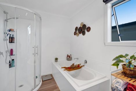 Photo of property in 190a Seaview Road, Westown, New Plymouth, 4310