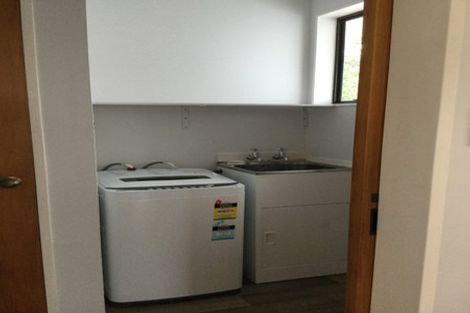 Photo of property in 1/7 Vardon Road, Green Bay, Auckland, 0604