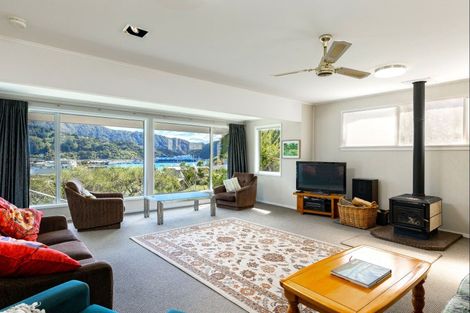 Photo of property in 29 Seaview Crescent, Picton, 7220