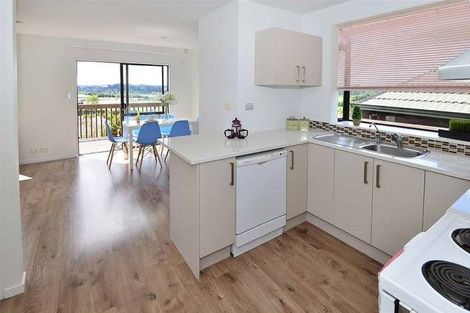 Photo of property in 1/21 Jumento Place, Unsworth Heights, Auckland, 0632