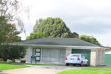 Photo of property in 98 Botany Road, Botany Downs, Auckland, 2010