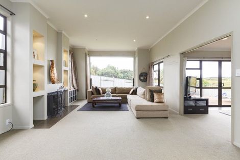 Photo of property in 28 Johnstone Drive, Fitzherbert, Palmerston North, 4410