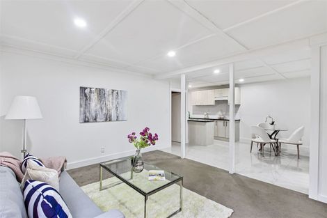 Photo of property in 7 Glen Vista Place, Bayview, Auckland, 0629