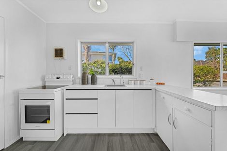 Photo of property in 3a Walpole Avenue, Hillpark, Auckland, 2102