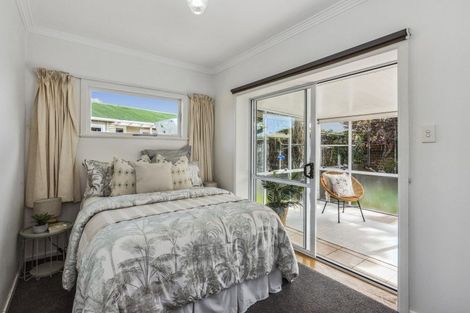 Photo of property in 6 Walton Avenue, Waikanae, 5036