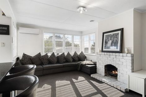 Photo of property in 83 Onewa Road, Northcote, Auckland, 0627