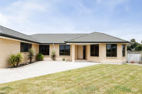 Photo of property in 2 Fernlea Avenue, Kelvin Grove, Palmerston North, 4414