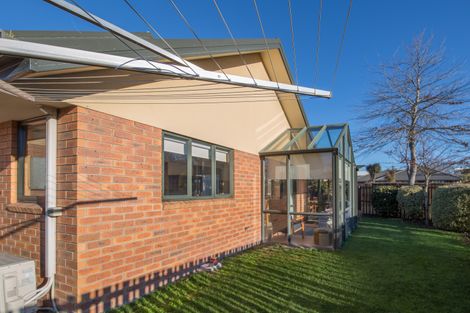 Photo of property in 4 Chesterfield Mews, Russley, Christchurch, 8042