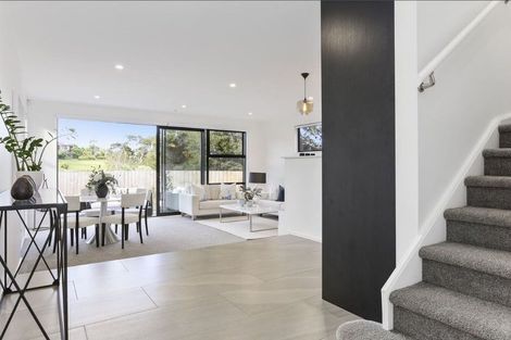 Photo of property in 2/15d Verran Road, Birkenhead, Auckland, 0626