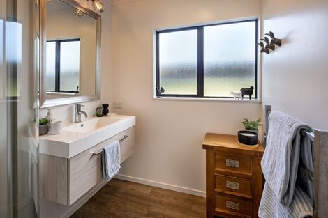 Photo of property in 28 Arcus Road, Te Horo, Otaki, 5582