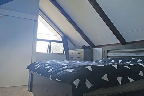 Photo of property in 2/52 Heathcote Road, Castor Bay, Auckland, 0620