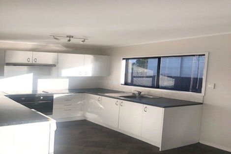 Photo of property in 2/25 Melleray Place, Randwick Park, Auckland, 2105