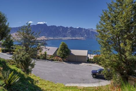 Photo of property in 19 Caples Place, Fernhill, Queenstown, 9300