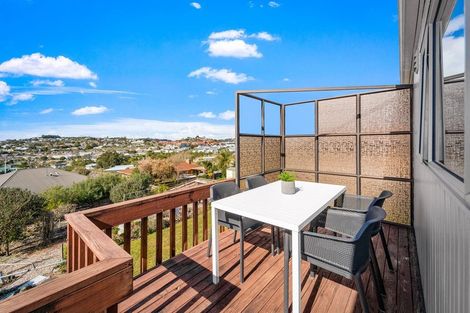 Photo of property in 10 Fairway Avenue, Red Beach, 0932