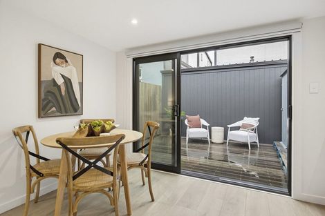 Photo of property in 121d The Parade, Island Bay, Wellington, 6023