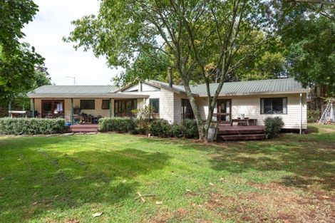 Photo of property in 152 Boord Crescent, Kumeu, 0891