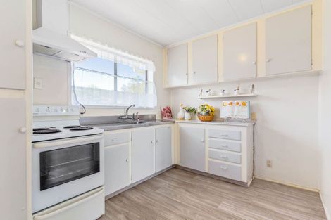 Photo of property in 2/2b Yeoman Place, Howick, Auckland, 2014