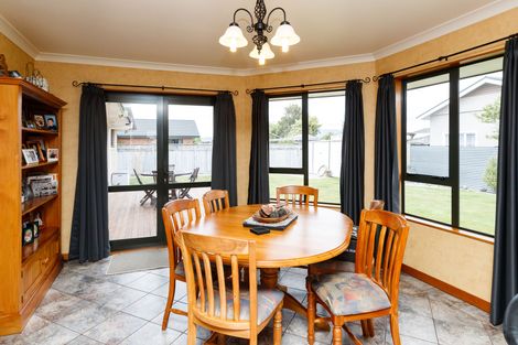 Photo of property in 2 Fernlea Avenue, Kelvin Grove, Palmerston North, 4414