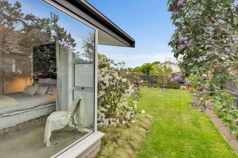 Photo of property in 33 Kent Lodge Avenue, Avonhead, Christchurch, 8042