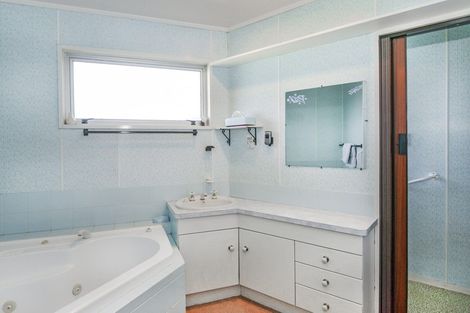 Photo of property in 100 Puketapu Road, Taradale, Napier, 4112