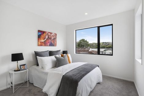 Photo of property in 21a Pipitea Place, Massey, Auckland, 0614