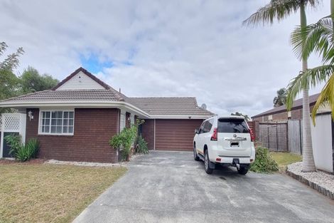 Photo of property in 2 Framalda Place, Conifer Grove, Takanini, 2112