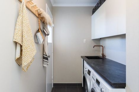 Photo of property in 12 Wallace Place, Hokowhitu, Palmerston North, 4410