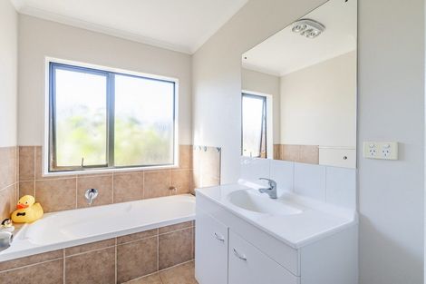 Photo of property in 5 Arawhata Way, Tuakau, 2121