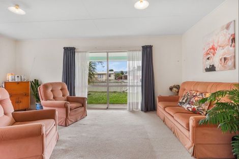 Photo of property in 16 Adkin Avenue, Levin, 5510
