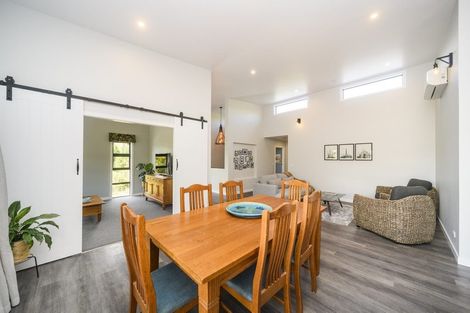 Photo of property in 107 Cashmere Drive, Fitzherbert, Palmerston North, 4410