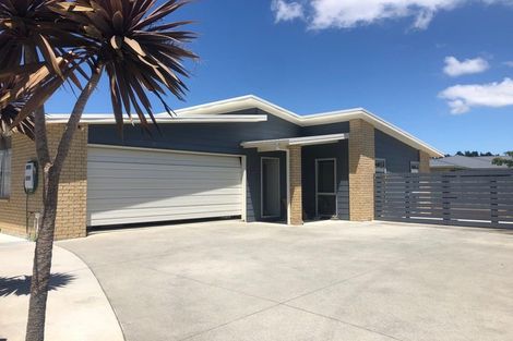 Photo of property in 19 Roto View, One Tree Point, 0118