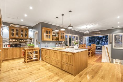 Photo of property in 13 Stanley Point Road, Stanley Point, Auckland, 0624