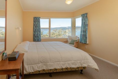 Photo of property in 34 Fortification Road, Karaka Bays, Wellington, 6022