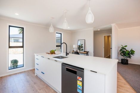 Photo of property in 5a Belvedere Crescent, Takaro, Palmerston North, 4412