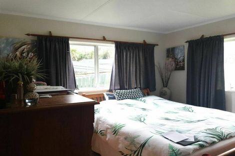 Photo of property in 17 Bell Street, Tawa, Wellington, 5028